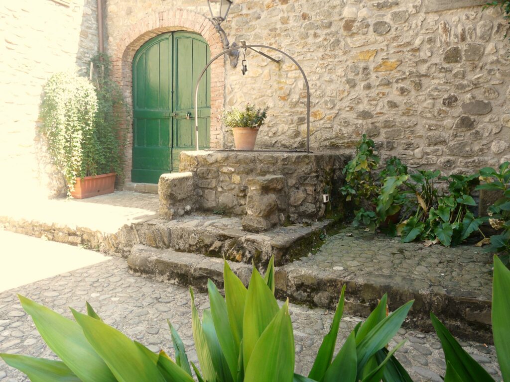 A stone courtyard in the hamlet of Lusuolo, Mulazzo